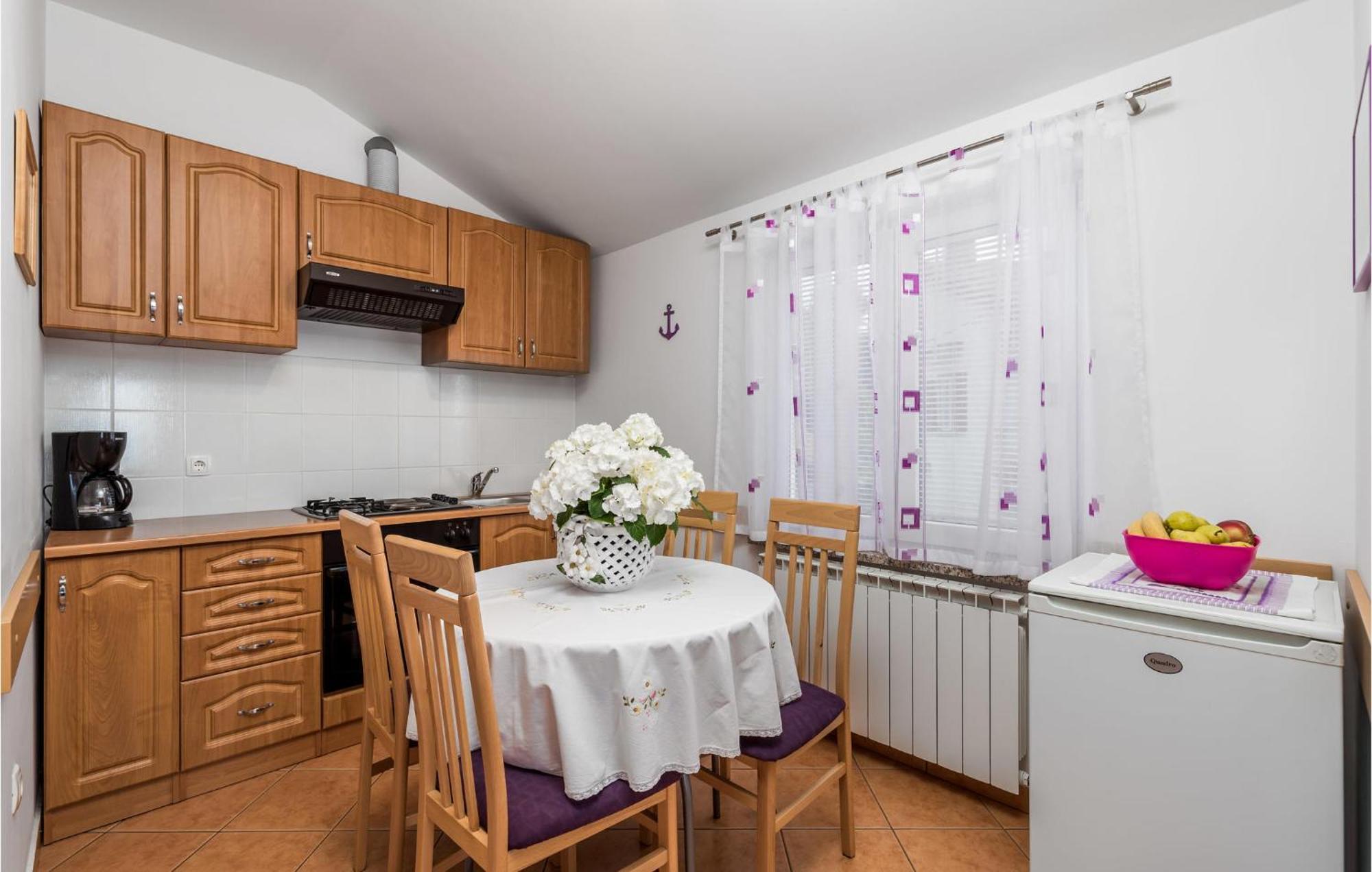 2 Bedroom Beautiful Apartment In Rukavac Екстер'єр фото