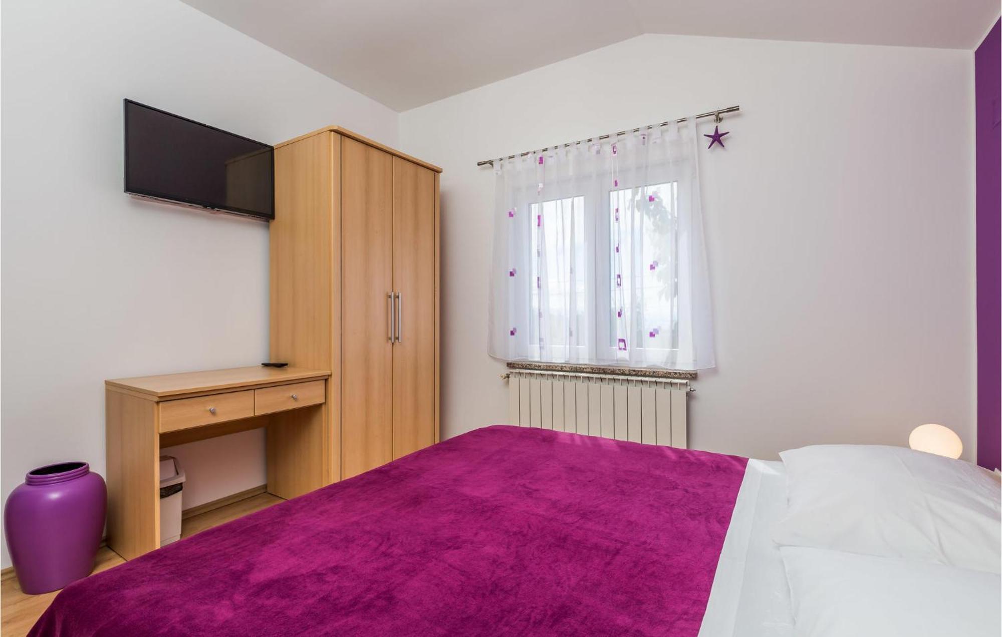 2 Bedroom Beautiful Apartment In Rukavac Екстер'єр фото