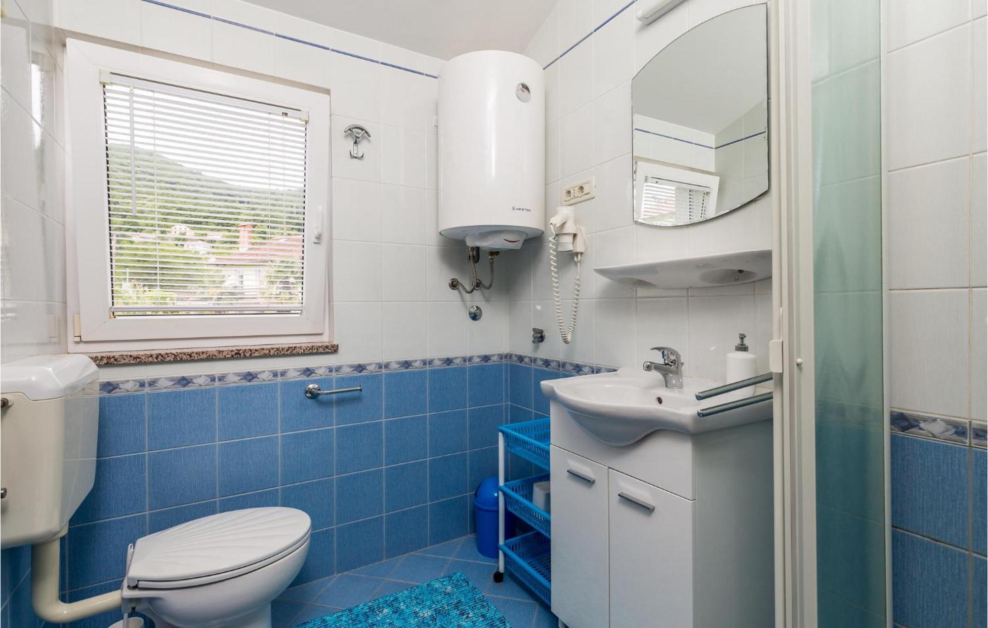 2 Bedroom Beautiful Apartment In Rukavac Екстер'єр фото